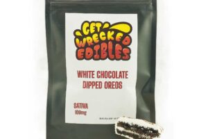 Get Wrecked Edibles – White Chocolate Dipped Oreo Cookies 100mg THC (Sativa)