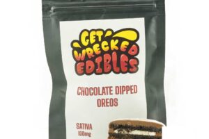 Get Wrecked Edibles – Chocolate Dipped Oreo Cookies 100mg THC (Sativa)
