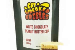 Get Wrecked Edibles – White Chocolate Peanut Butter Cup 300mg THC (Sativa)