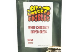 Get Wrecked Edibles – White Chocolate Dipped Oreo Cookies 300mg THC (Sativa)